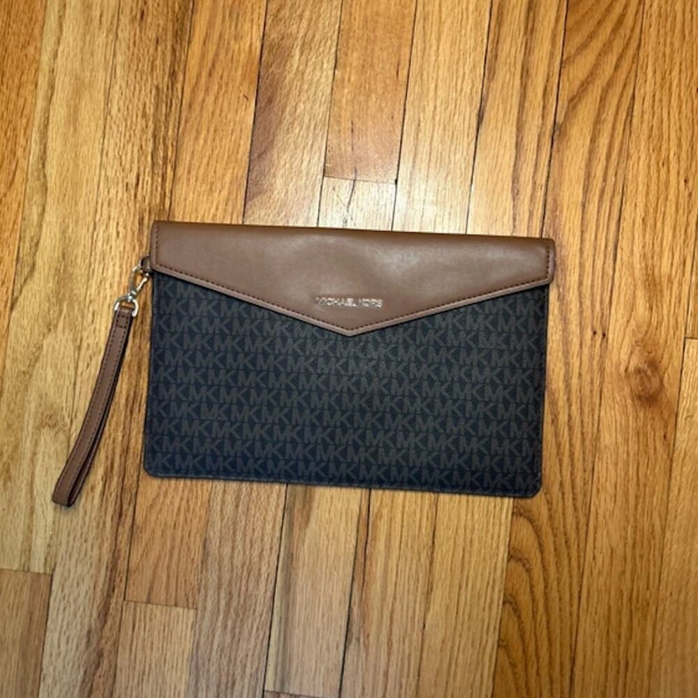 Michael kors clutch